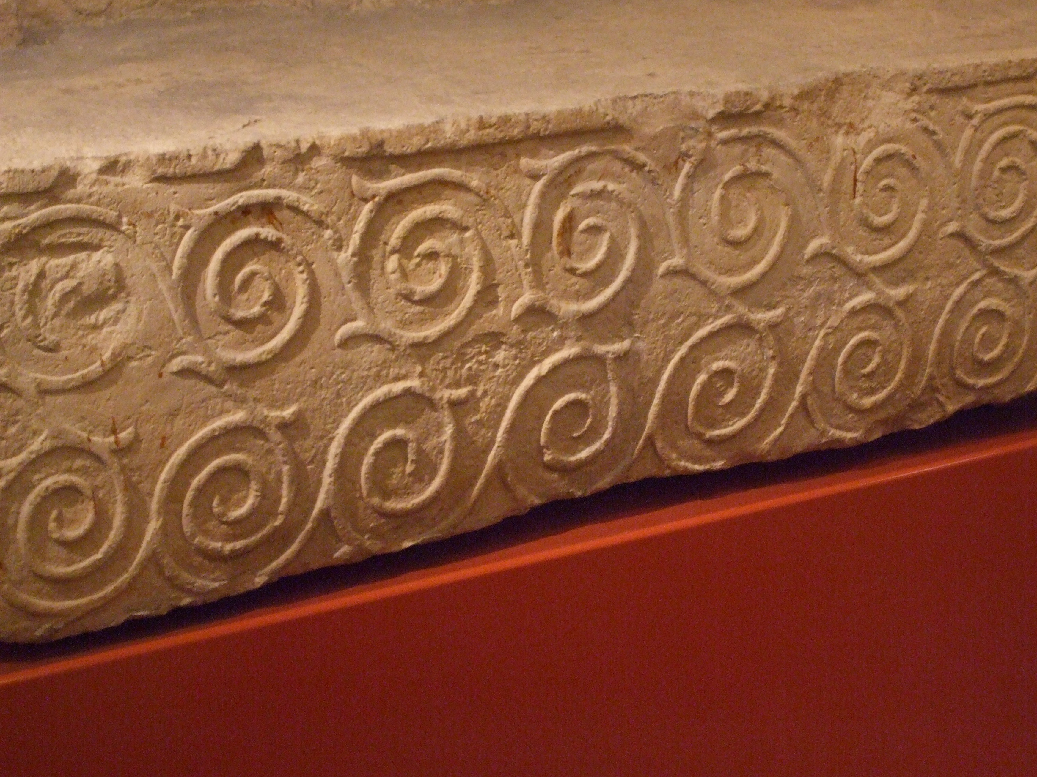 Spirale triple sur pierre du temple de Ġgantija – Représentation du mouvement de rotation lors du grand basculement